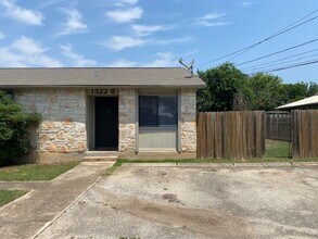 1322 Marlton St-Unit -1322 Marlton B in San Marcos, TX - Building Photo - Building Photo
