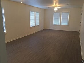 1424 Live Oak St in Columbus, TX - Building Photo - Building Photo