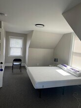 14 Cotting St, Unit 3 in Medford, MA - Foto de edificio - Building Photo