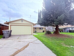 1017 Charles St in West Sacramento, CA - Building Photo - Building Photo