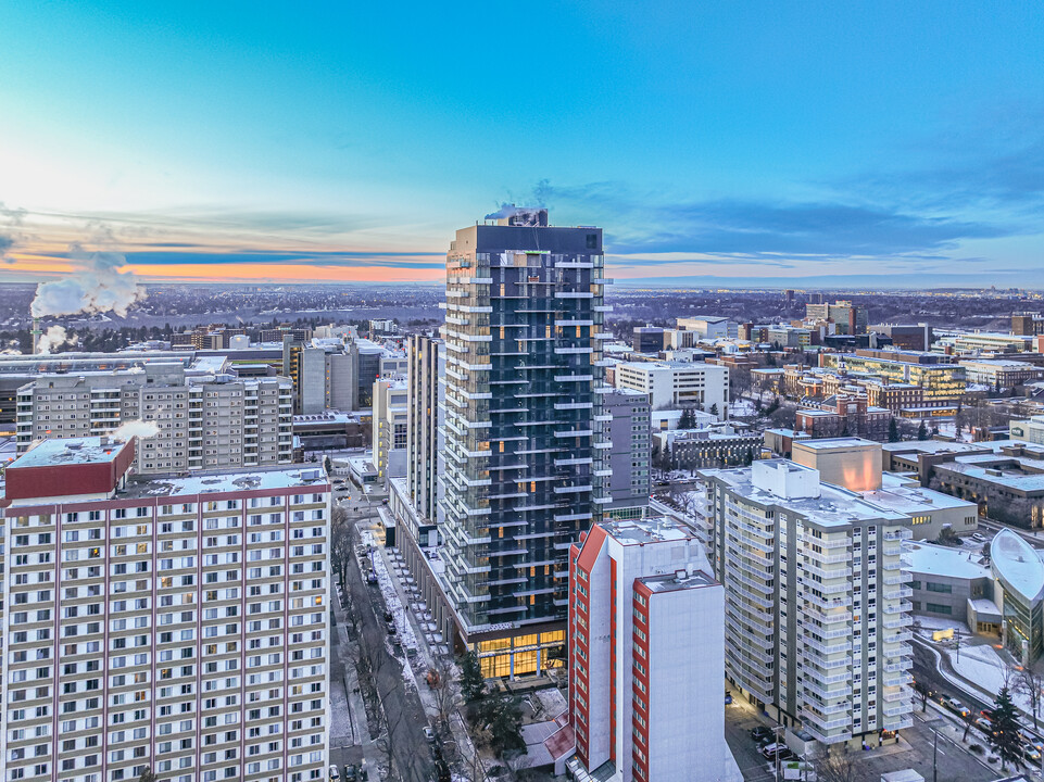 Laurent Tower in Edmonton, AB - Building Photo