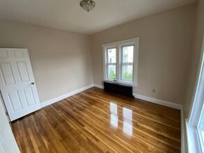 897 N Montello St in Brockton, MA - Building Photo - Building Photo