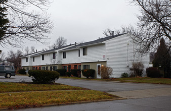 Northwest Village Apartments in Mansfield, OH - Building Photo - Building Photo