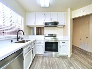 1168 Pebblewood Dr in Sacramento, CA - Building Photo - Building Photo