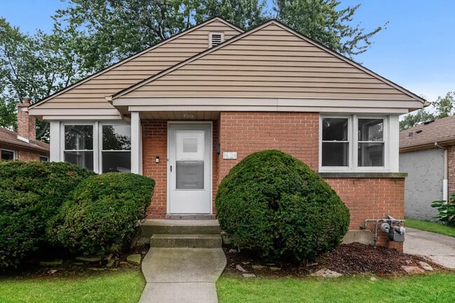 property at 1625 Mulford St