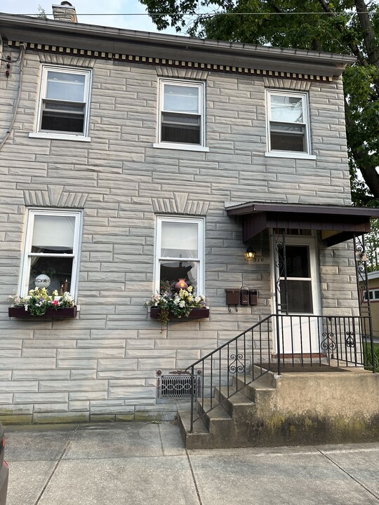 310 E Main St, Unit Apartment 2 in Mount Joy, PA - Building Photo