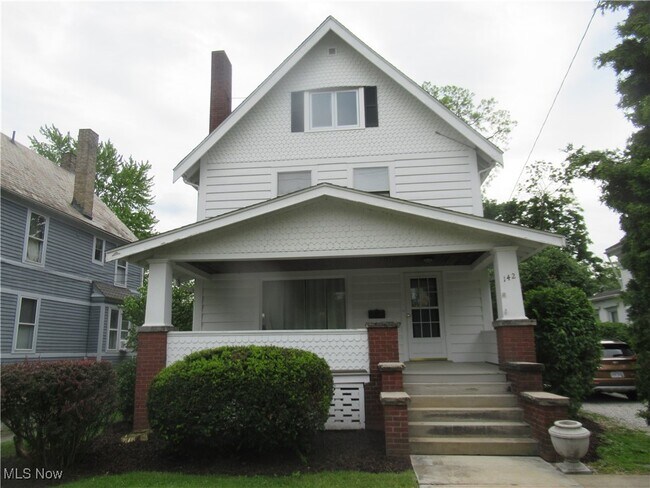 property at 142 E Bridge St