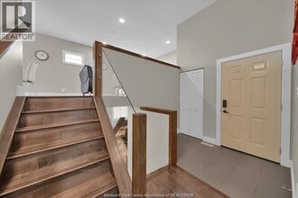 9940 Forest Glade Ct in Windsor, ON - Building Photo - Building Photo