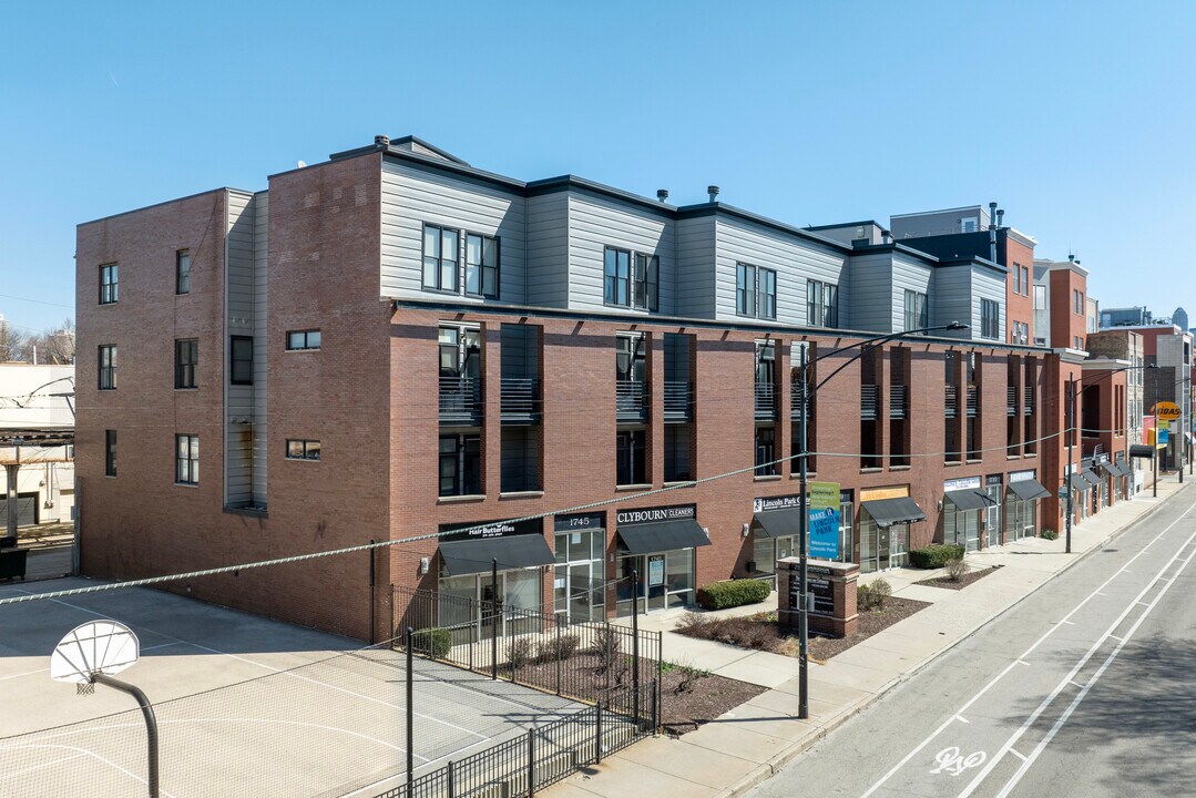 Shoppes on Clybourn in Chicago, IL - Building Photo