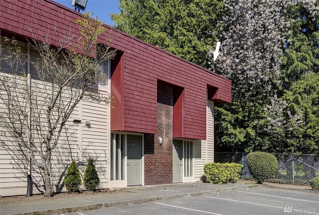 503 142nd Ave SE in Bellevue, WA - Building Photo