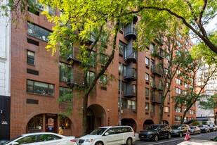 316 E 65th St in New York, NY - Building Photo