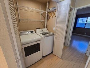 920 N Sloan Ln in Las Vegas, NV - Building Photo - Building Photo