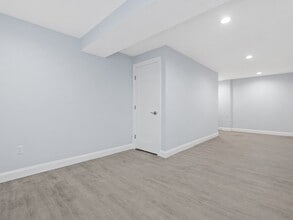 5 Naviens Ln, Unit 2 in Waltham, MA - Building Photo - Building Photo