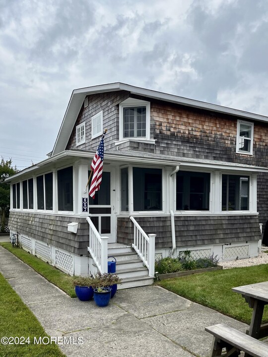 657 Lake Ave in Bay Head, NJ - Foto de edificio