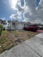 973 NW 132nd Ave W in Miami, FL - Foto de edificio - Building Photo