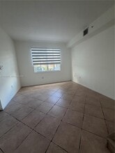 8882 W Flagler St in Miami, FL - Building Photo - Building Photo