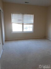 927 Del Negro Ct in South Plainfield, NJ - Building Photo - Building Photo