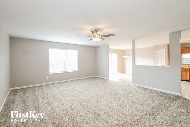 2334 Layton Park Dr in Indianapolis, IN - Foto de edificio - Building Photo