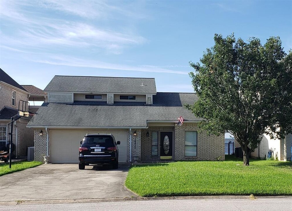 16430 Clearwater Cir in Montgomery, TX - Building Photo