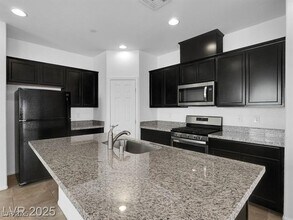 1063 St in Henderson, NV - Building Photo - Building Photo