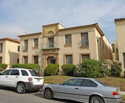 624-630 S Dunsmuir Ave in Los Angeles, CA - Building Photo