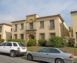 624-630 S Dunsmuir Ave in Los Angeles, CA - Building Photo - Building Photo