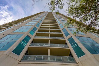 322 Karen Ave in Las Vegas, NV - Building Photo - Building Photo