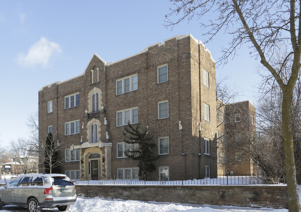 Uptown Classics Apartments in Minneapolis, MN - Building Photo