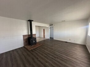 243 W Alene Ave in Ridgecrest, CA - Building Photo - Building Photo