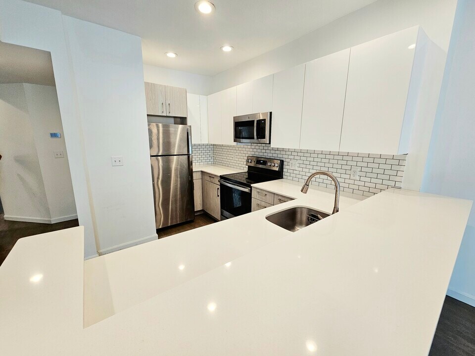 1402 Beacon St, Unit 3 in Brookline, MA - Building Photo