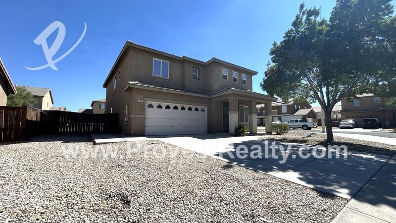 13981 Horseshoe Way in Victorville, CA - Building Photo