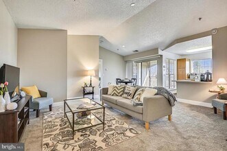 45 Ashlar Hill Ct in Parkville, MD - Foto de edificio - Building Photo