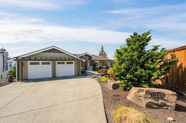 property at 11230 SE 76th Pl