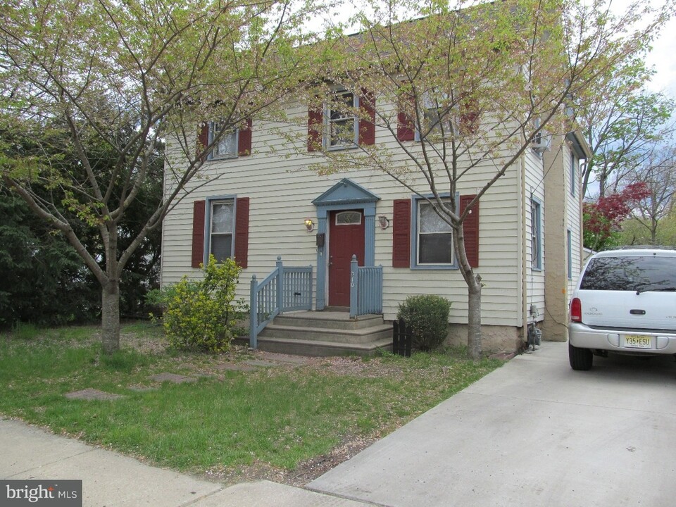 310 Ellis St in Glassboro, NJ - Building Photo