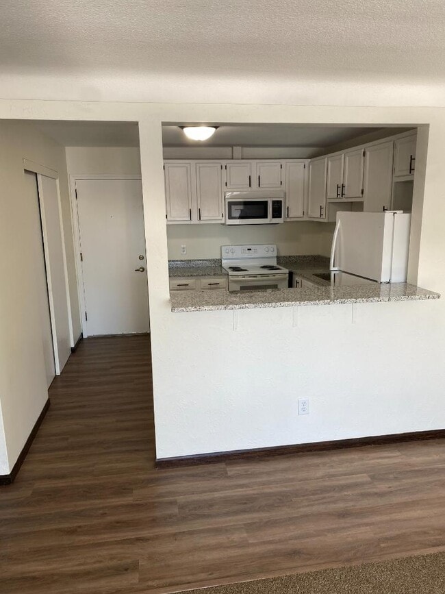 2447 County B Rd W in Roseville, MN - Building Photo - Building Photo