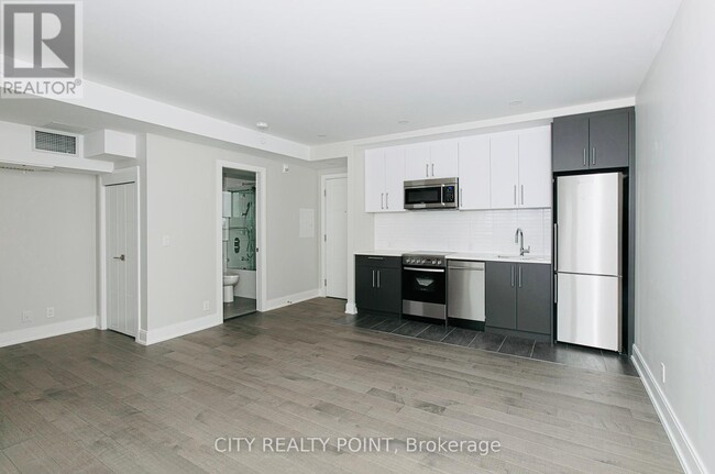 11-211 Walmer Rd