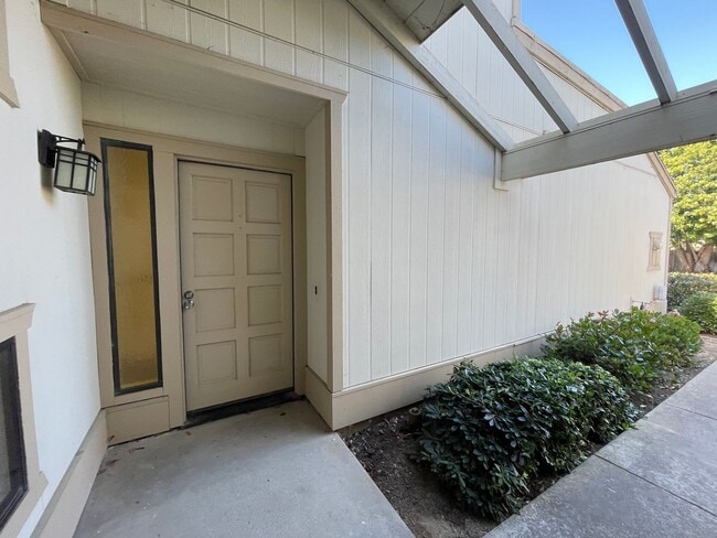 1302 Linda Vista Dr in Lompoc, CA - Building Photo - Building Photo