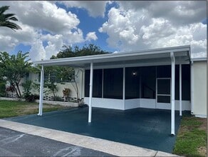 15435 Lakeshore Villa St in Tampa, FL - Building Photo - Building Photo