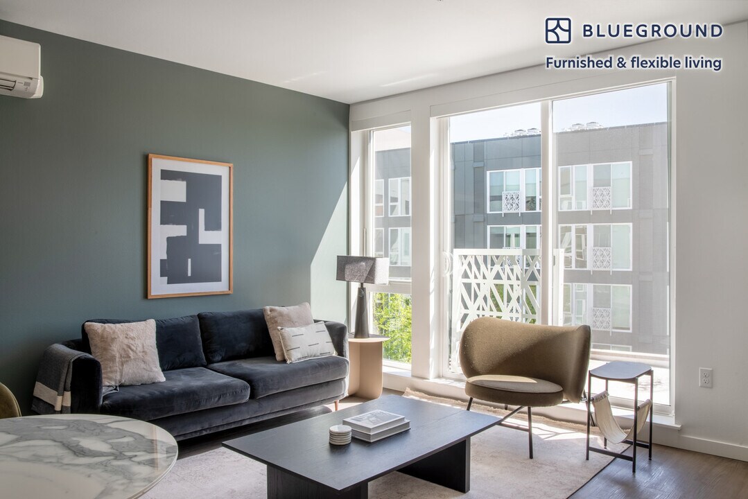 2401 S Jackson St in Seattle, WA - Building Photo