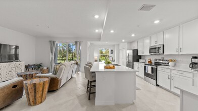 14221 Heritage Landing Blvd in Punta Gorda, FL - Building Photo - Building Photo