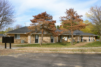 Laynecrest Manor Apartments in Medway, OH - Building Photo - Building Photo