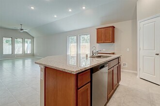 32037 Trails End Rd in Conroe, TX - Building Photo - Building Photo