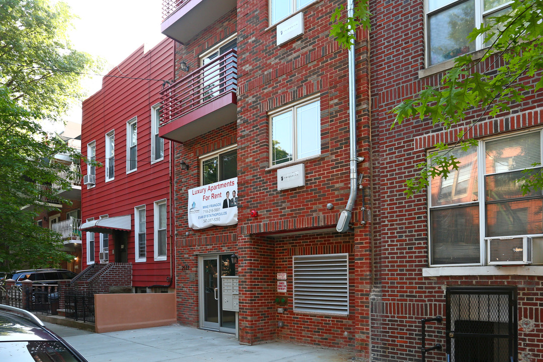 25-77 36th St in Astoria, NY - Building Photo