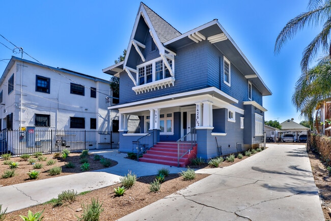 1426 W 27th St, Unit 1428