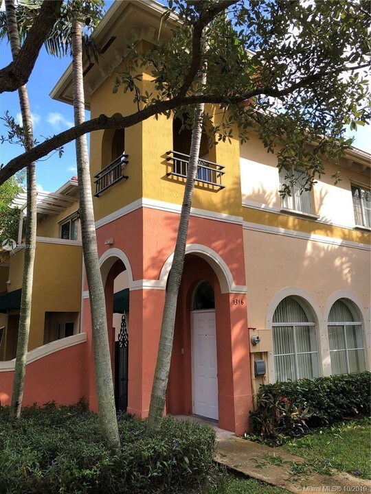 1316 N Santa Catalina Cir-Unit -1316 in North Lauderdale, FL - Building Photo