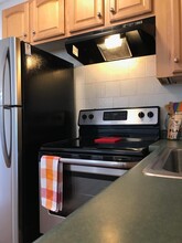 481 Oaklawn Ave in Cranston, RI - Building Photo - Building Photo