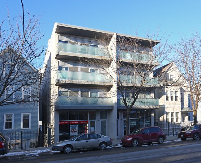 2624 W Armitage Ave