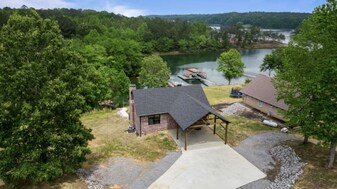 101 S Bay Dr in Jasper, AL - Building Photo