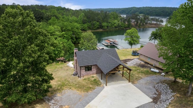 property at 101 S Bay Dr