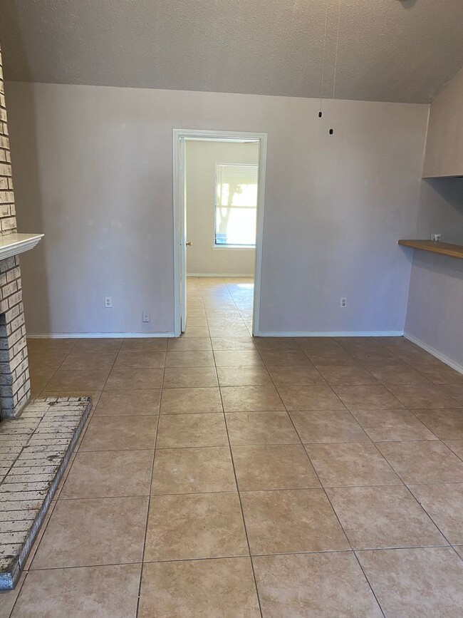property at 714 Woodland Ct
